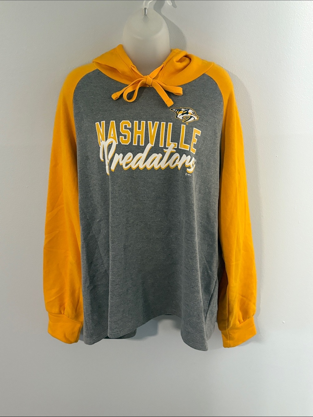 Fanatics • NHL Nashville Predators Women’s Sweatshirt